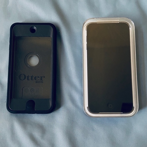 Apple iPod Touch & Otterbox Case - Picture 6 of 8